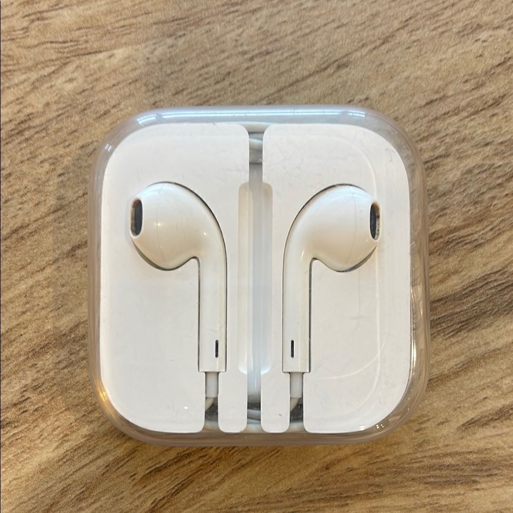 Apple iPhone White Wired Earbuds with Case